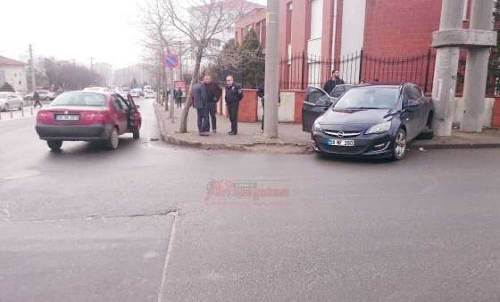 Bu Kavşakta Kaza Eksik Olmuyor