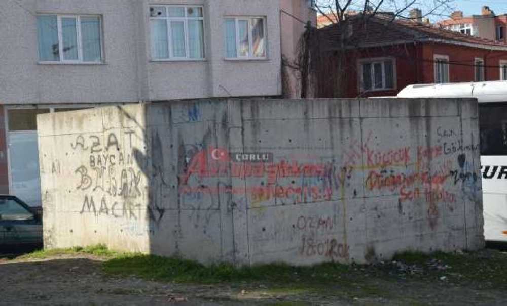 Trafolar Yazılarla Dolu