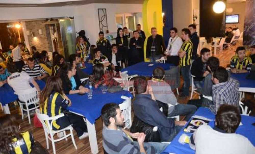 Ünifeb'liler Çeyrek Final Heyecanını Çorlu Fenerbahçeliler Derneği'nde Yaşadı