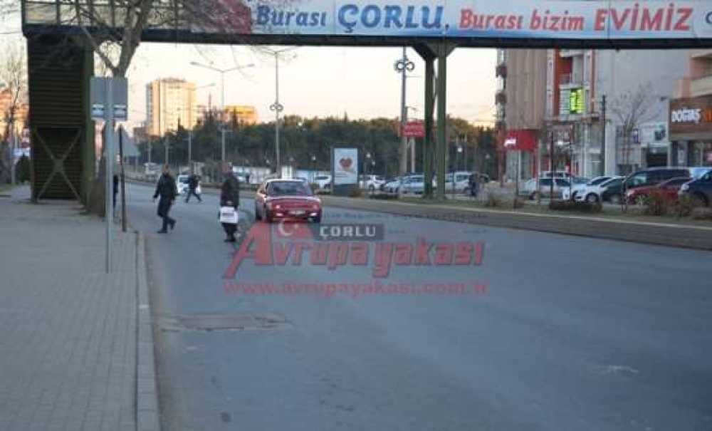 Üst Geçit Var Kullanan Yok