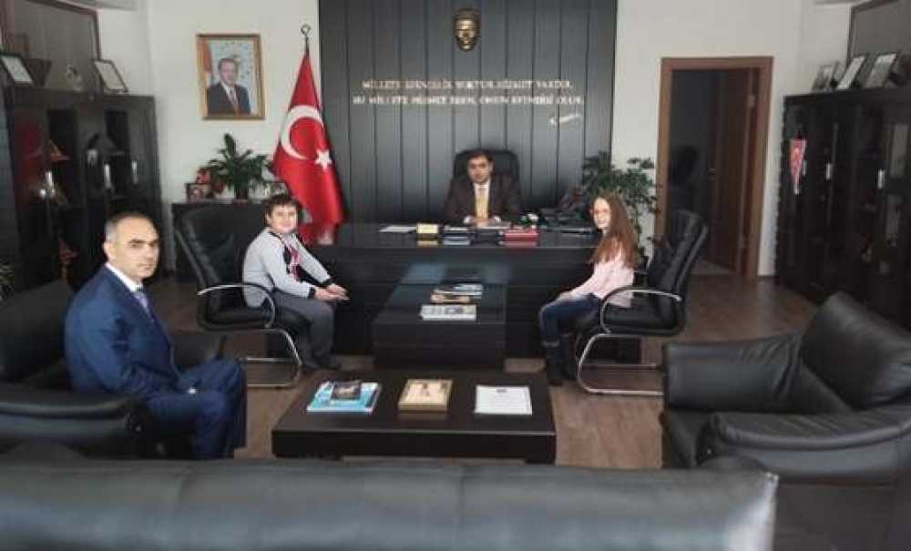 İlkokul Öğrencileri Kaymakam Kızıltoprak Ile Röportaj Yaptı