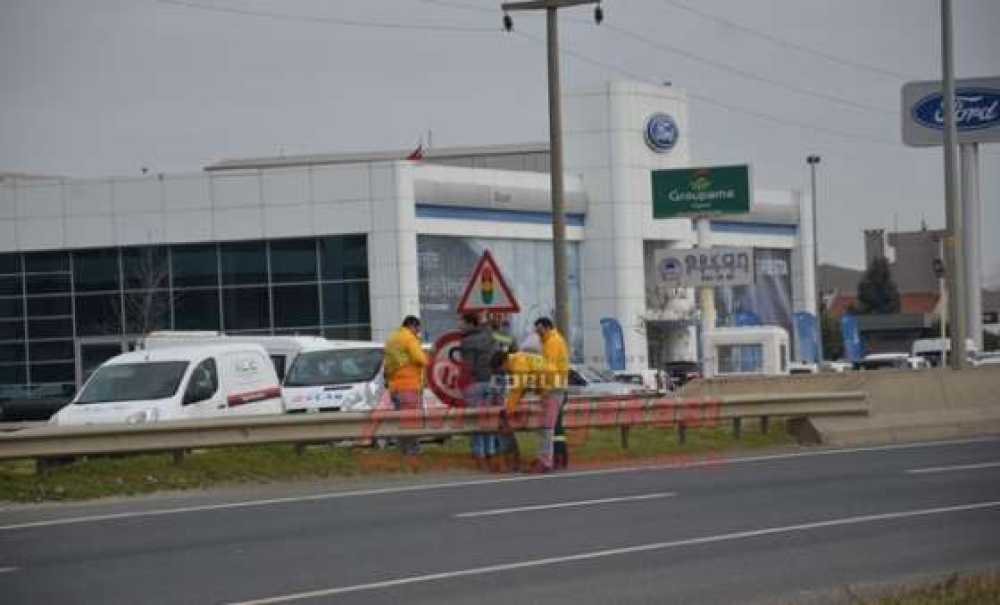 Karayolları Ekiplerinden Tabela Çalışması