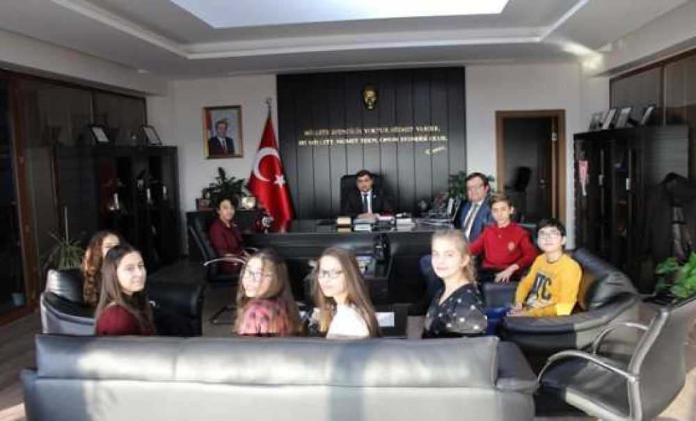 Aka Koleji Öğrencilerinden Kaymakam Kızıltoprak`a Ziyaret