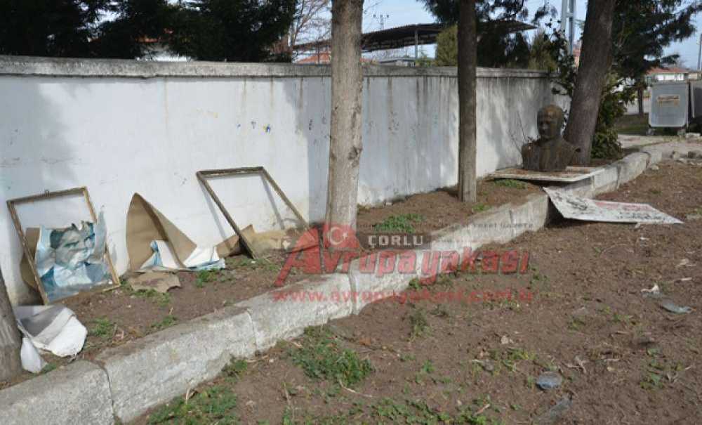 Yıkılan Atatürk Büstü Törenle Açılmıştı