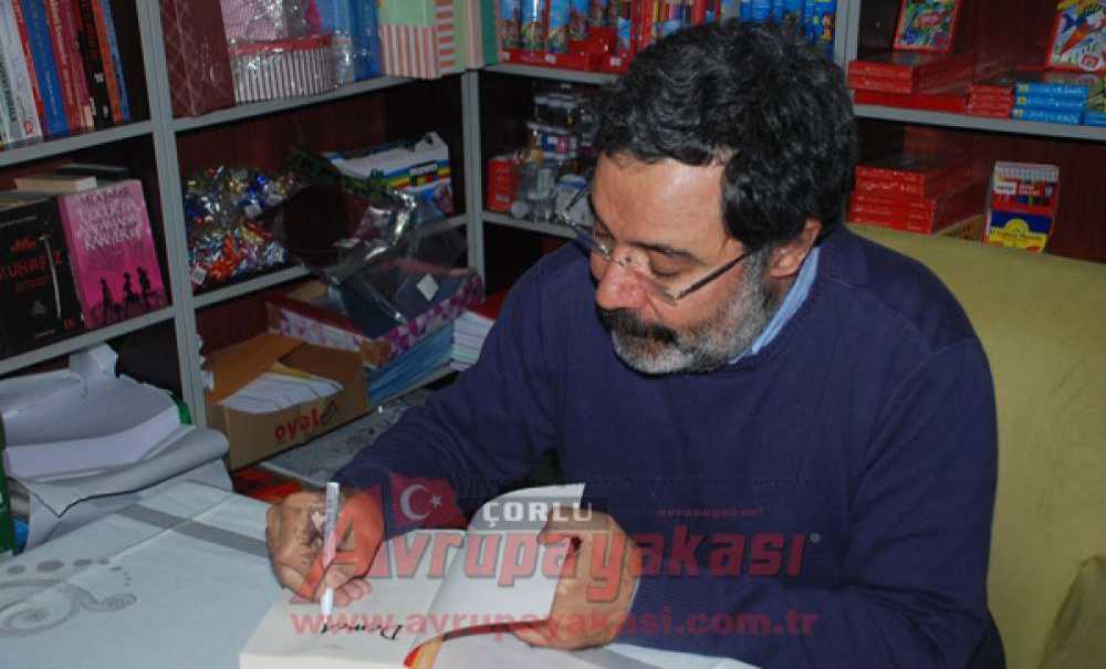 Kitaplarını Çorlulu Okurları İçin İmzaladı