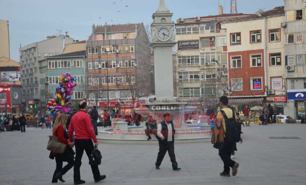 Güzel Havayı Gören Sokağa Çıktı, Meydanlar Doldu Taştı