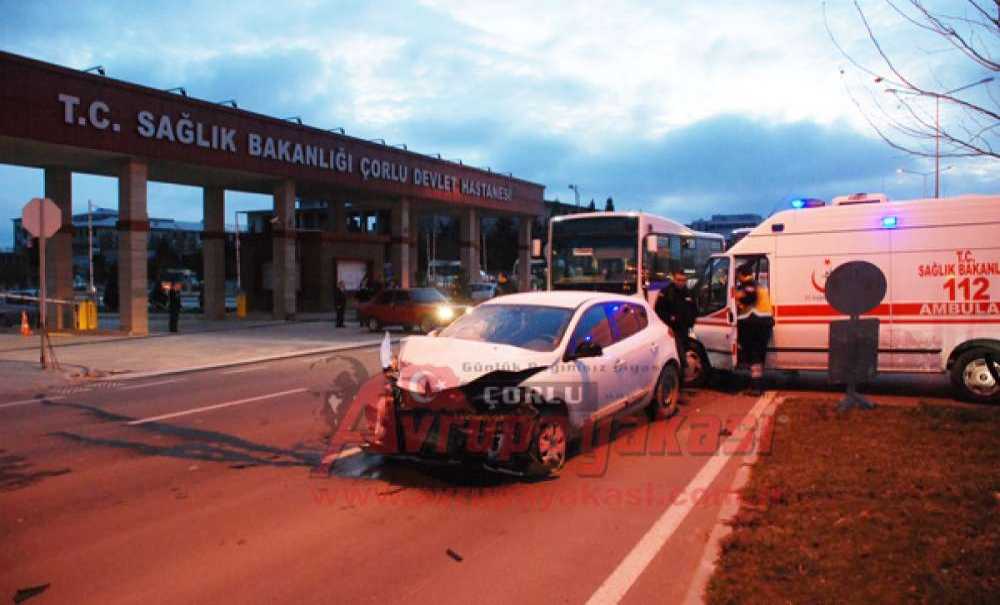 Devlet Hastanesi Önünde Kaza