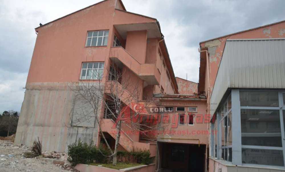 Yıkılmaya Yüz Tuttu