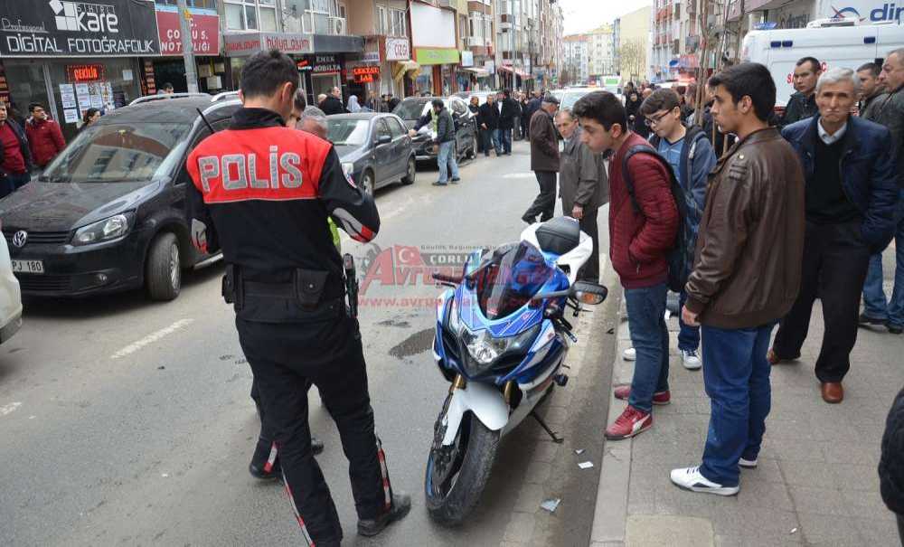 Park Halindeki Araçlara Çarpıp Yaralandılar