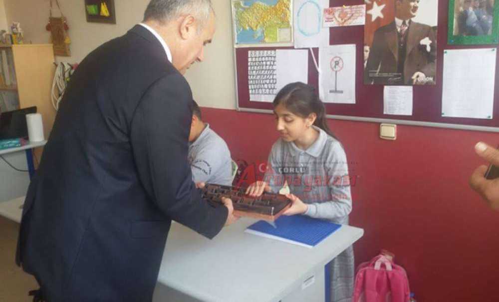 Kaymakam Kılıç`tan Görme Engelliler Sınıfına Ziyaret