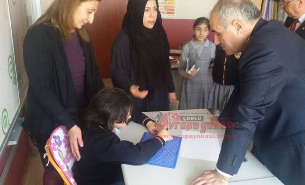 Kaymakam Kılıç`tan Görme Engelliler Sınıfına Ziyaret