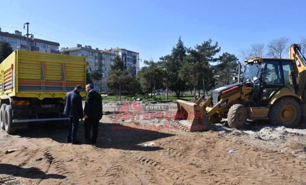 Manevra Yapan Kamyonun Altında Kalan Kepçe Operatörü Ağır Yaralandı