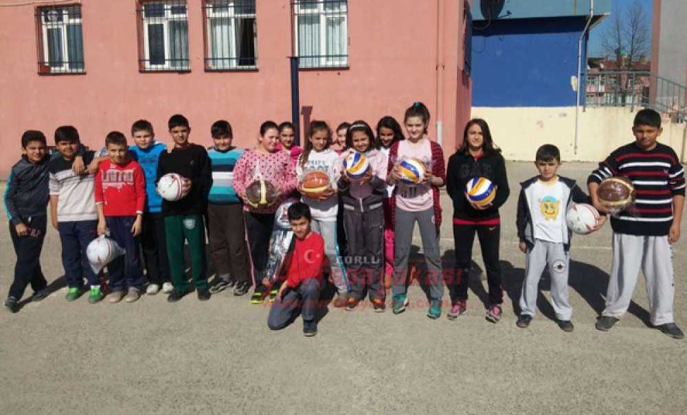 Çorlu Tdp Personelinden Öğrencilere Spor Malzemesi