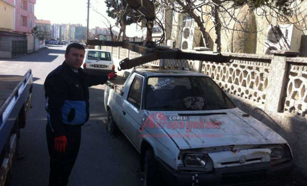 Çorlu Zabıtası Hurda Araçları Topluyor