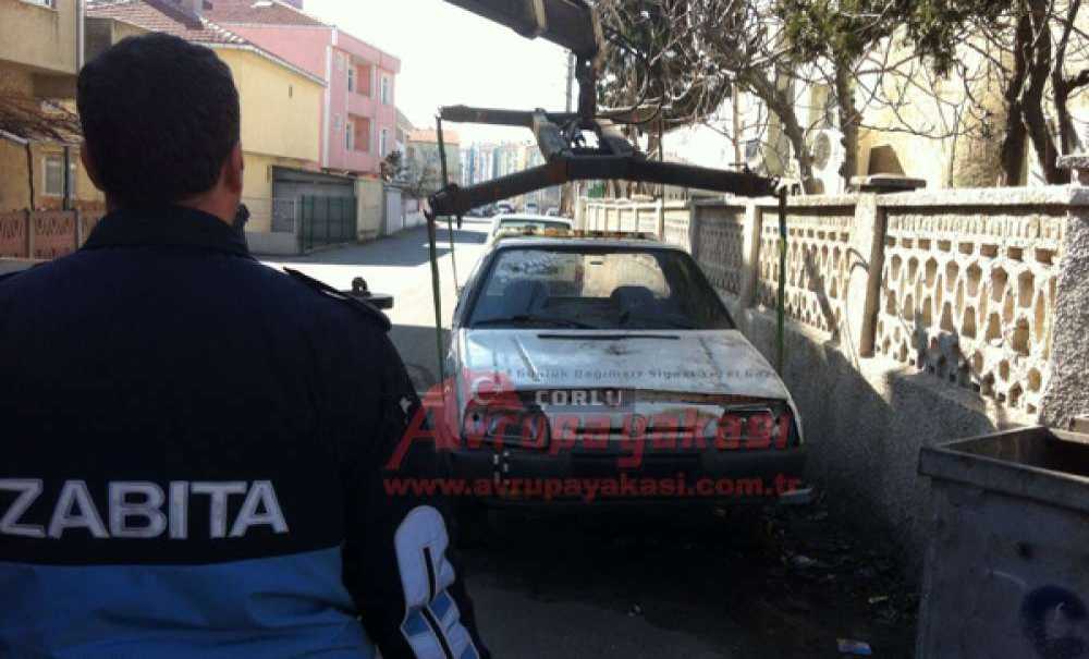 Çorlu Zabıtası Hurda Araçları Topluyor
