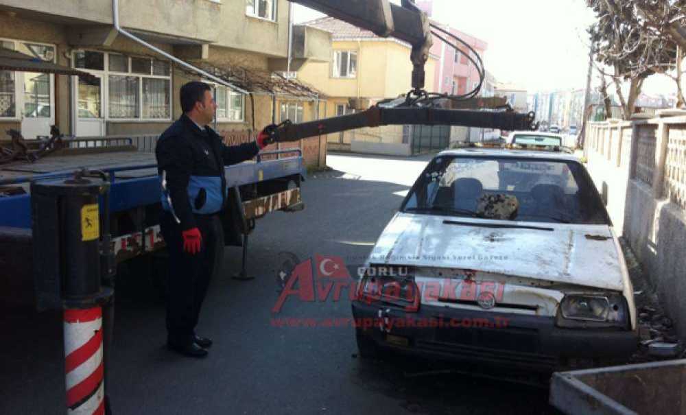 Çorlu Zabıtası Hurda Araçları Topluyor