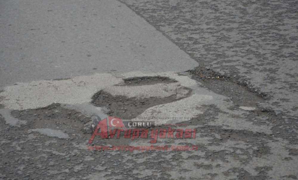 Bozuk Yollar Sürücüleri İsyan Ettiriyor
