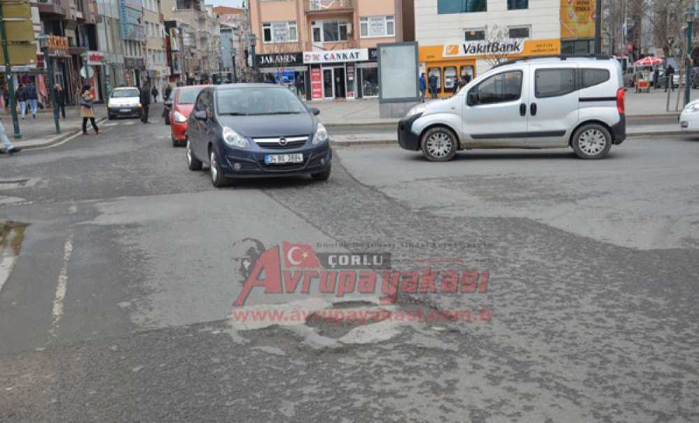 Bozuk Yollar Sürücüleri İsyan Ettiriyor