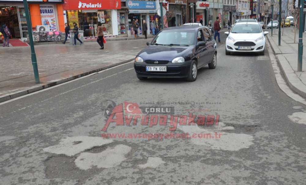 Bozuk Yollar Sürücüleri İsyan Ettiriyor