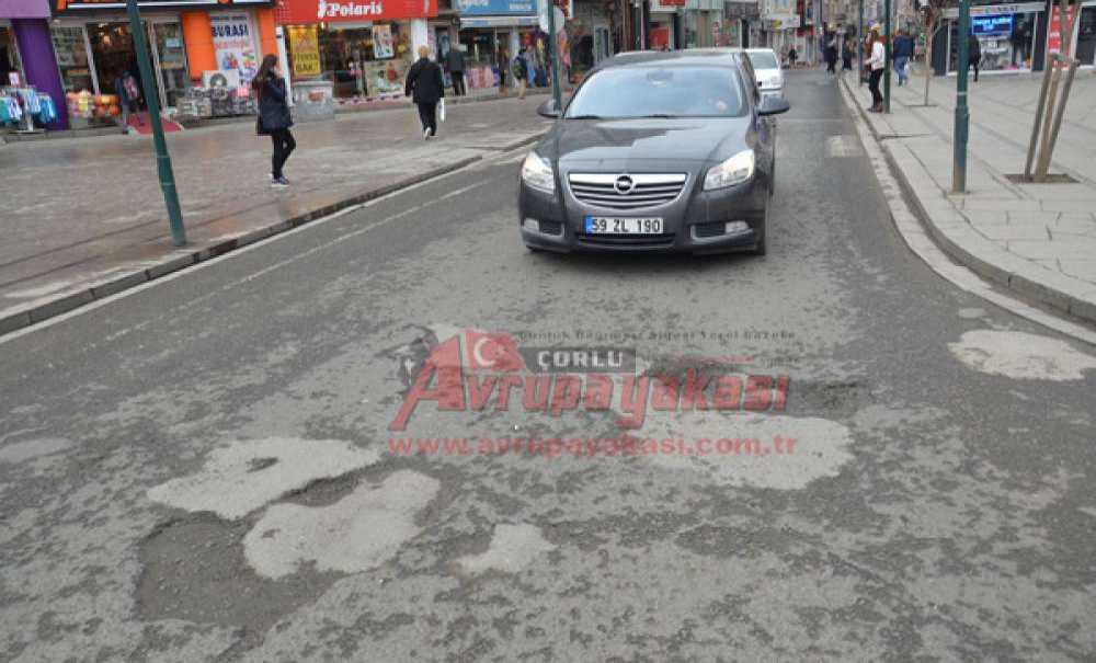 Bozuk Yollar Sürücüleri İsyan Ettiriyor