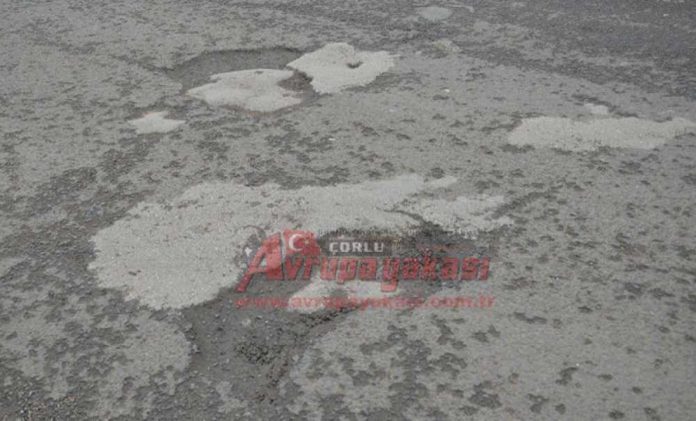 Bozuk Yollar Sürücüleri İsyan Ettiriyor