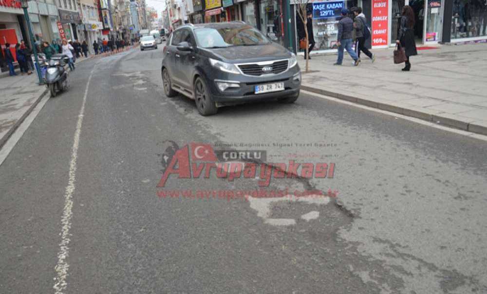 Bozuk Yollar Sürücüleri İsyan Ettiriyor