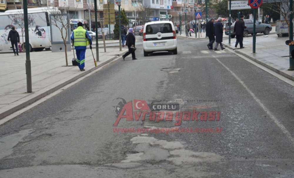 Bozuk Yollar Sürücüleri İsyan Ettiriyor