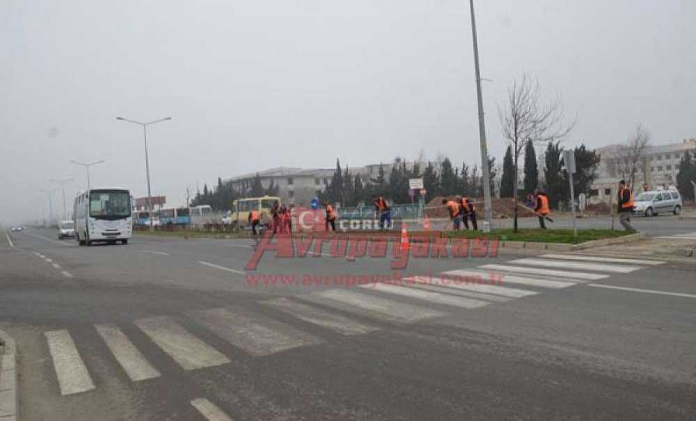 Bülent Ecevit Bulvarı'nda Bazı Geçişler Kapatıldı