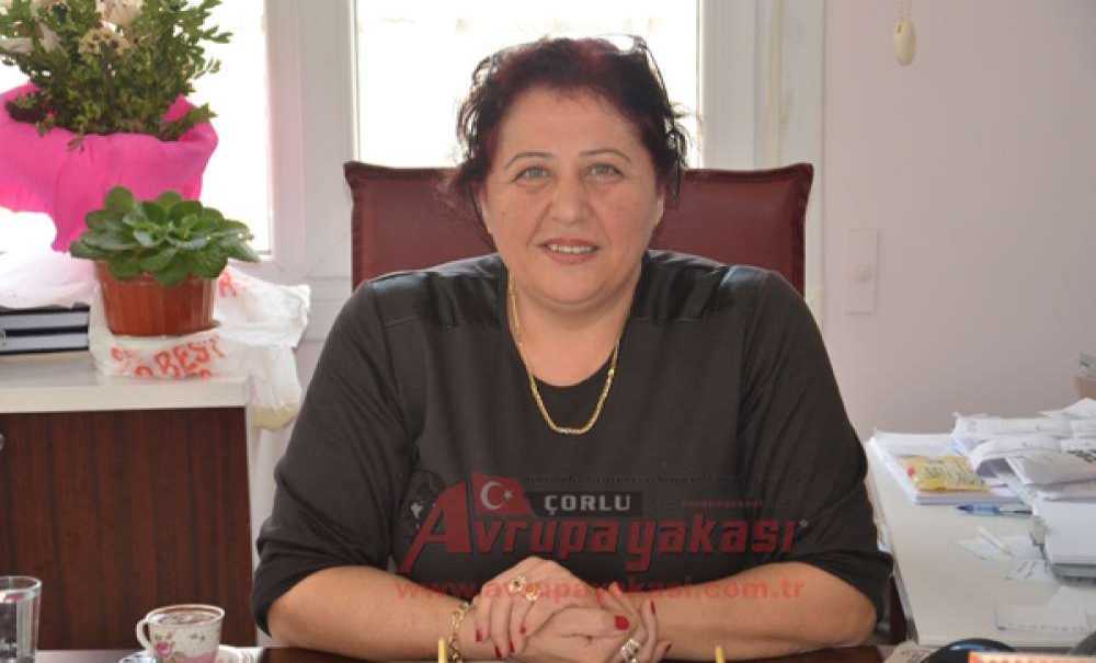 Kadın Muhtar Trafonun Kaldırılması İçin İmza Topluyor