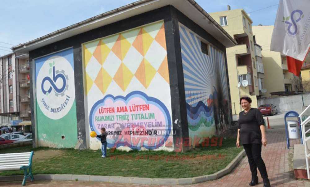 Kadın Muhtar Trafonun Kaldırılması İçin İmza Topluyor