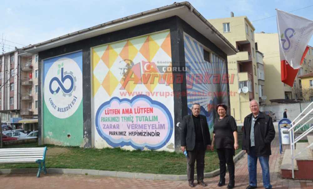 Kadın Muhtar Trafonun Kaldırılması İçin İmza Topluyor