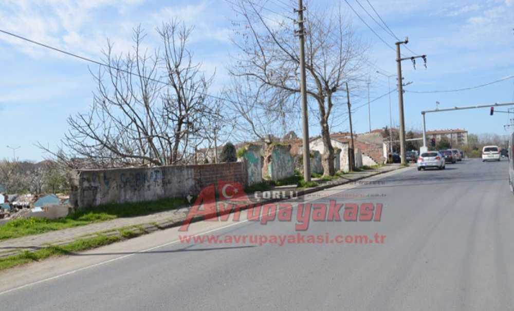 Metruk Evler Yıkılmayı Bekliyor