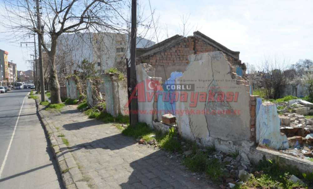 Metruk Evler Yıkılmayı Bekliyor