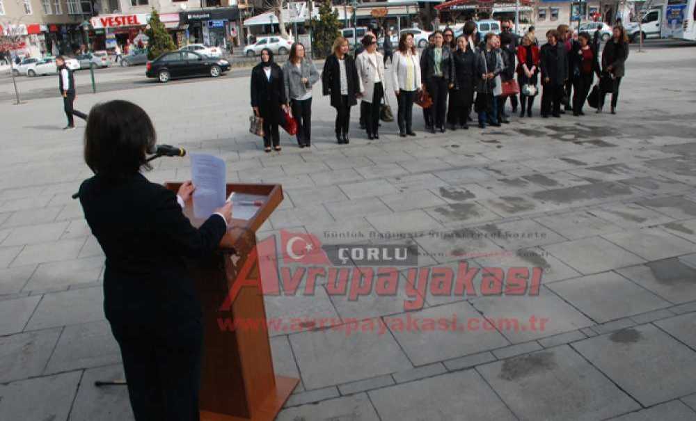 Kadın Muhasebecilerden Atatürk Anıtına Çelenk