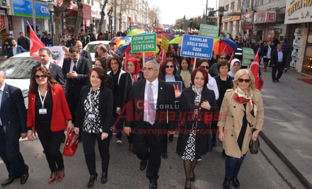 Kent Konseyi Kadın Meclisi'nden Renkli Yürüyüş