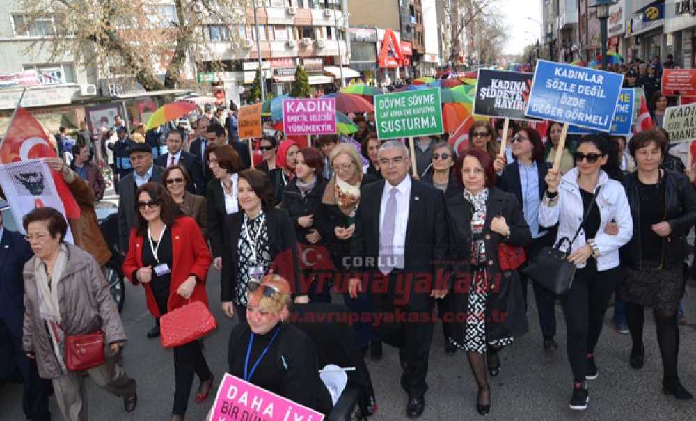 Kent Konseyi Kadın Meclisi'nden Renkli Yürüyüş
