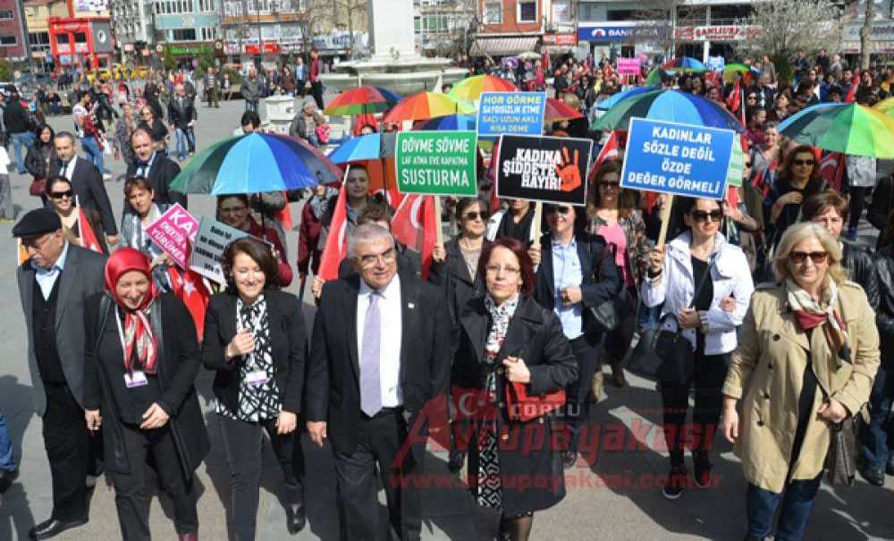 Kent Konseyi Kadın Meclisi'nden Renkli Yürüyüş