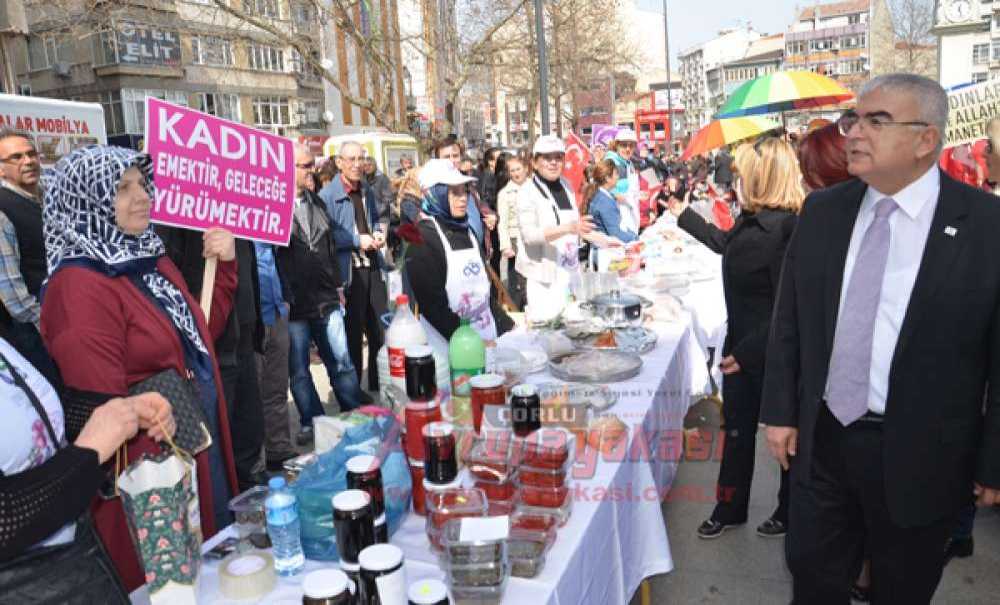 Kent Konseyi Kadın Meclisi'nden Renkli Yürüyüş