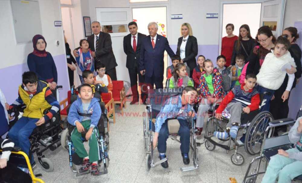 Umutları Kümeste Büyüttüler