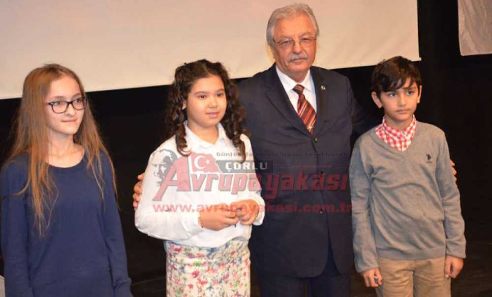 Öğrencileri Mehmet Akif Ersoy'u Andı