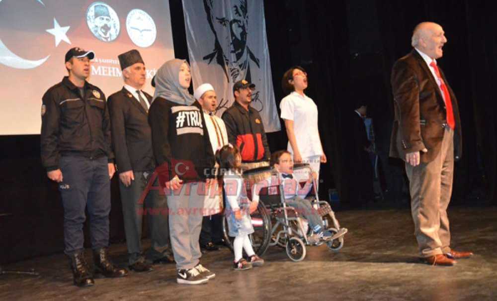 Öğrencileri Mehmet Akif Ersoy'u Andı