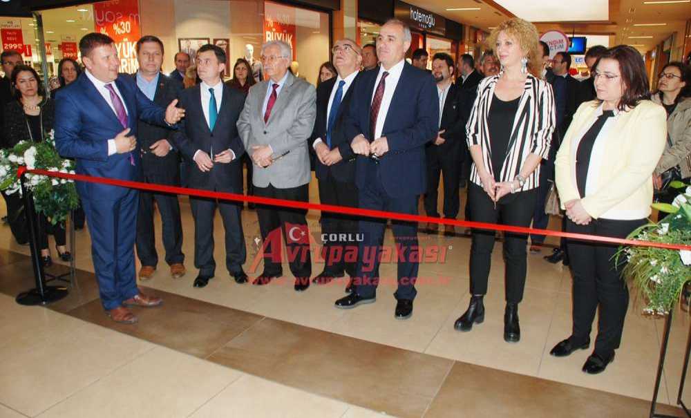 Furtuni Ve İsak Pinhas Ortaokulu`nun Spor Salonu İnşaatı İçin Sergi Açıldı