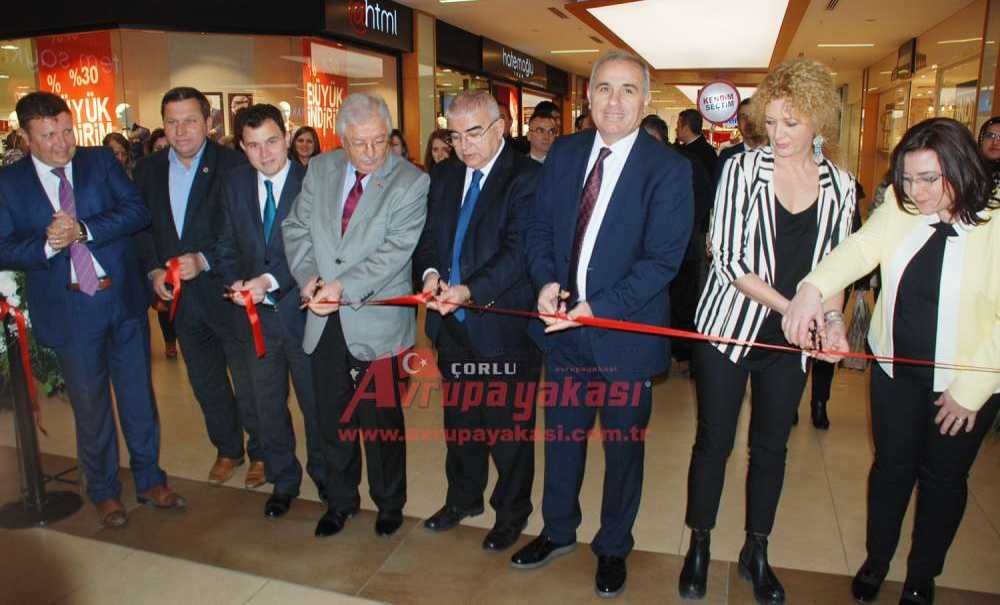 Furtuni Ve İsak Pinhas Ortaokulu`nun Spor Salonu İnşaatı İçin Sergi Açıldı