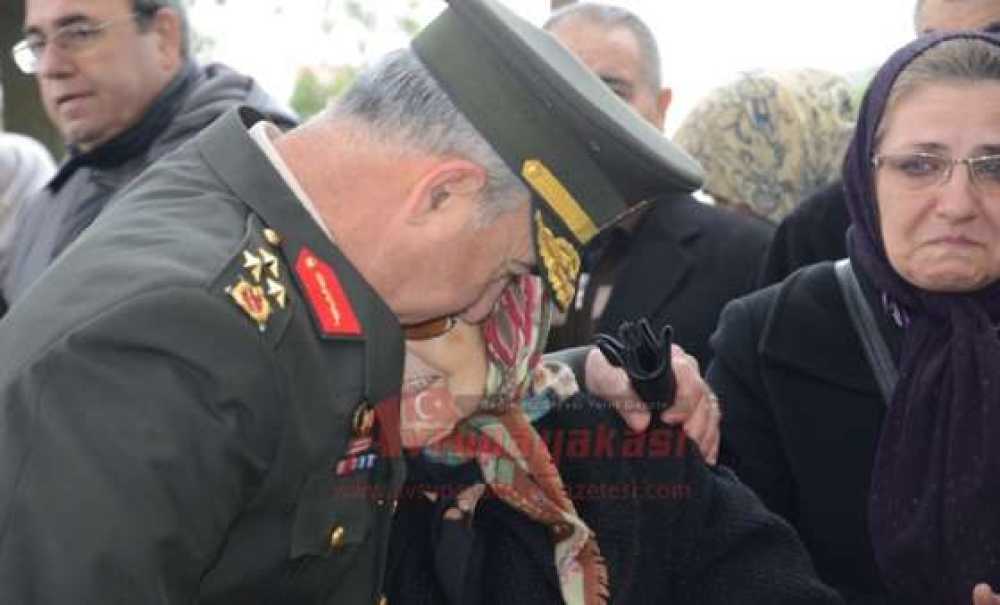 5. Kolordu Komutanı Korgeneral Altıntaş'tan Şehit Annesine Vefa