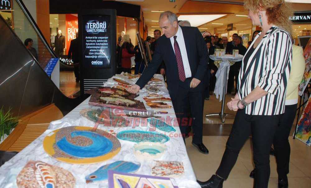 Furtuni Ve İsak Pinhas Ortaokulu`nun Spor Salonu İnşaatı İçin Sergi Açıldı