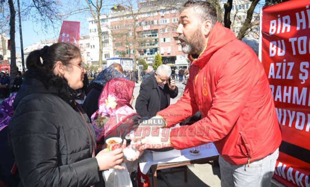 Ultraslan 18 Mart Nedeniyle Lokum Dağıttı