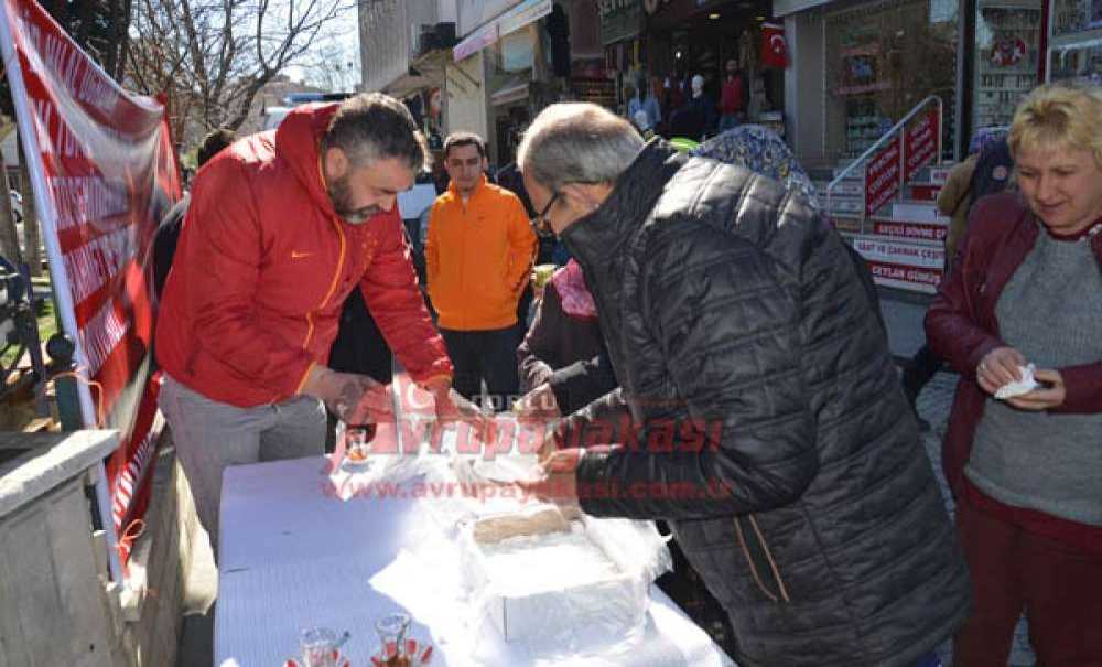 Ultraslan 18 Mart Nedeniyle Lokum Dağıttı
