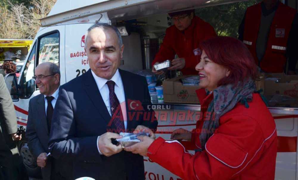 Kızılay Çorlu Şubesi Pilav Ayran Dağıttı