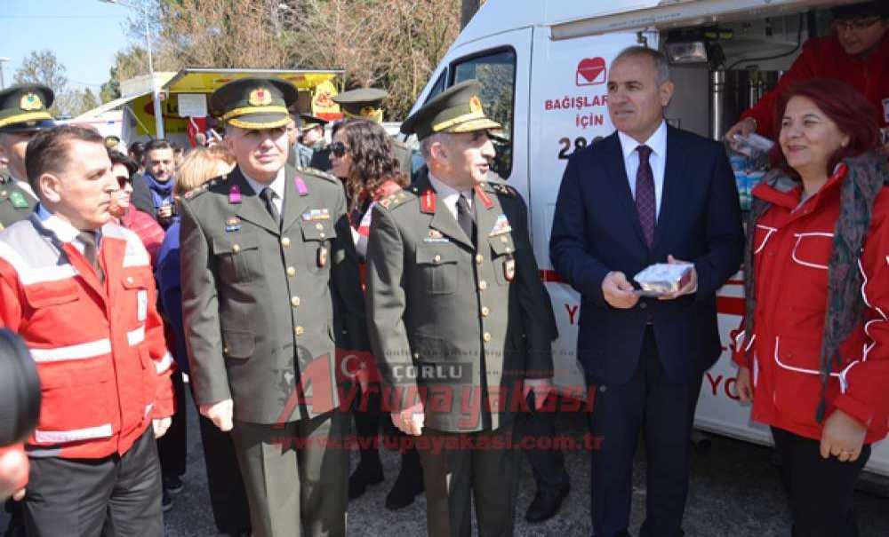 Kızılay Çorlu Şubesi Pilav Ayran Dağıttı