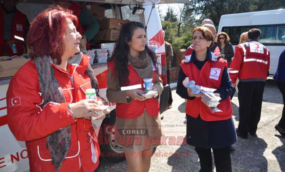 Kızılay Çorlu Şubesi Pilav Ayran Dağıttı